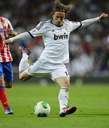 比肩传奇，姆巴佩成皇马队史第四位欧冠上演大四喜的球员