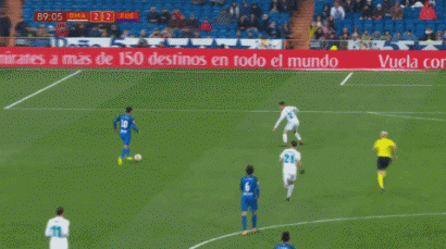 中超俱乐部欠薪问题严峻，准入审核难度大，职业化进程仍不完善。