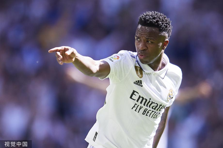 一场4-0！让意甲榜首易主：国米大胜登顶，争冠4强差3分米兰有戏