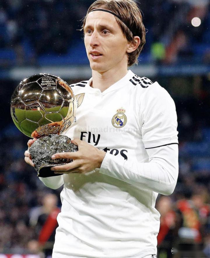 英超战报：曼联客场战胜埃弗顿,