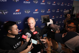 尤尔曼德：我们踢得非常好；弗莱肯的扑救改变了比赛局势